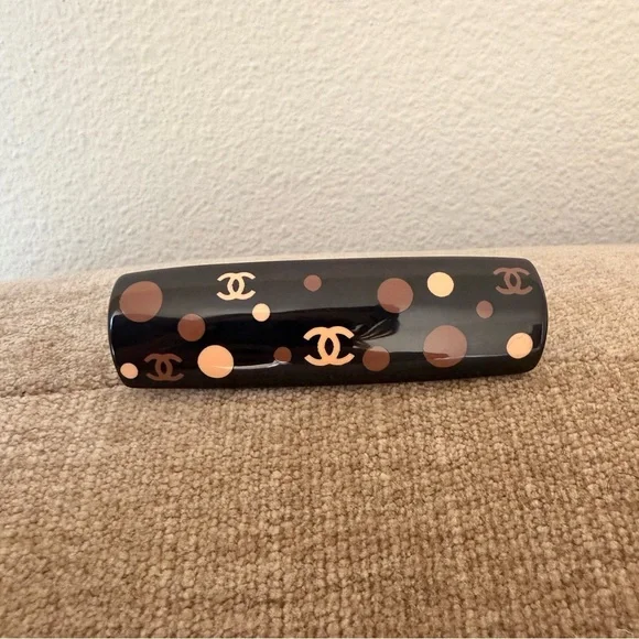 🤎CHANEL Black and Tan Polka Dot Hair Clip ✨